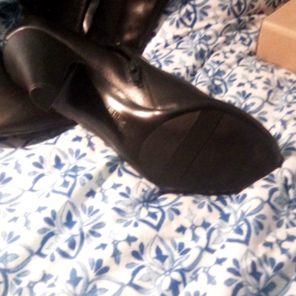 Calf high boots - Picture 3 of 3